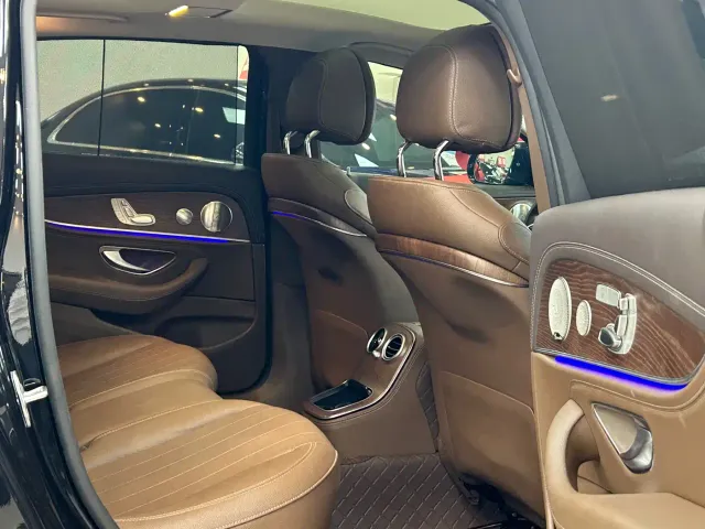 Mercedes-Benz E-Class — Фото автомобиля 20