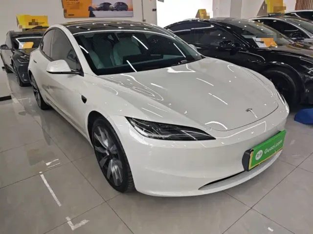 Tesla Model 3 — Фото автомобиля 3