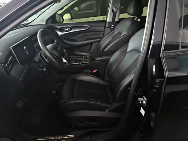 Roewe RX5 — Фото автомобиля 14