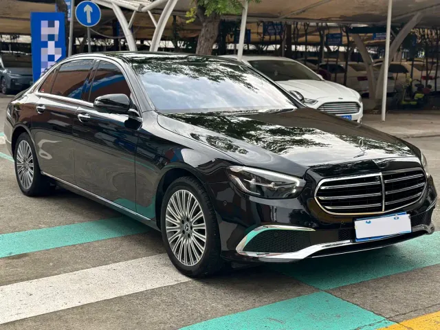Mercedes-Benz E-Class — Фото автомобиля 3