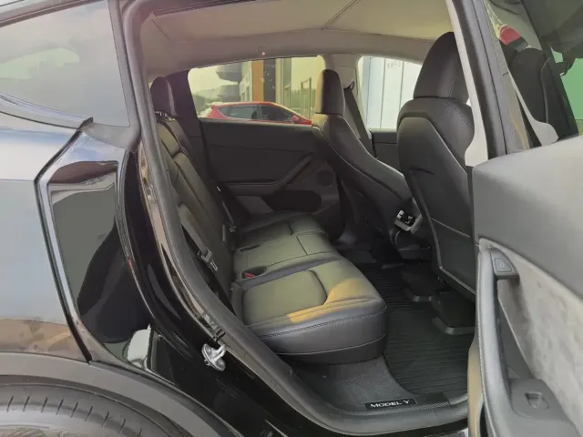 Tesla Model Y 2023 Rear-Wheel Drive Edition — Фото автомобиля 11