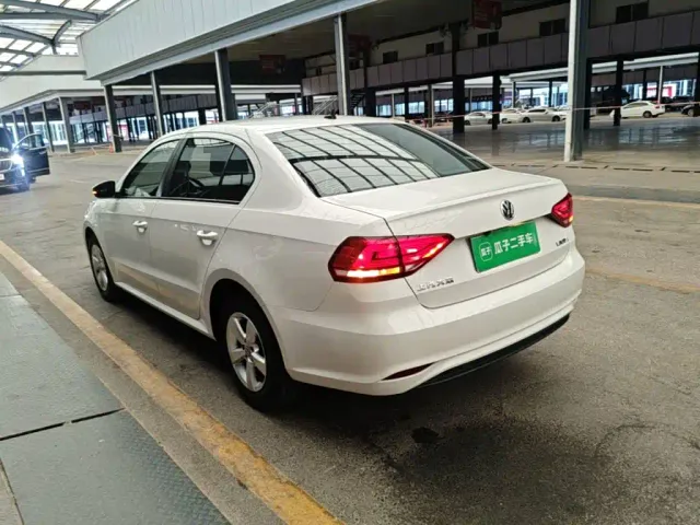 Volkswagen Lavida — Фото автомобиля 4