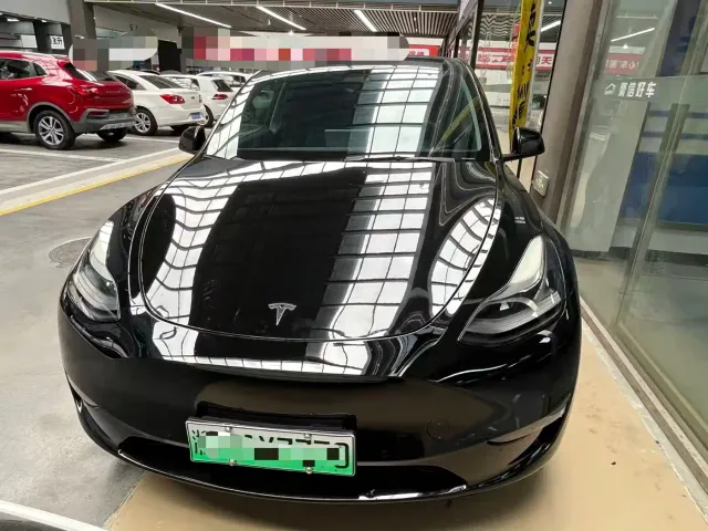 Tesla Model Y — Фото автомобиля 2