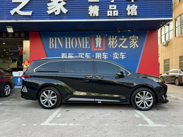 Toyota Sienna — Фото автомобиля 7