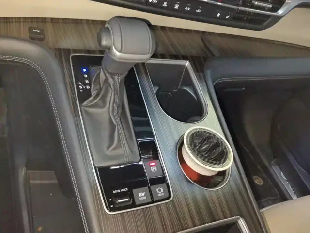Toyota Sienna — Фото автомобиля 16