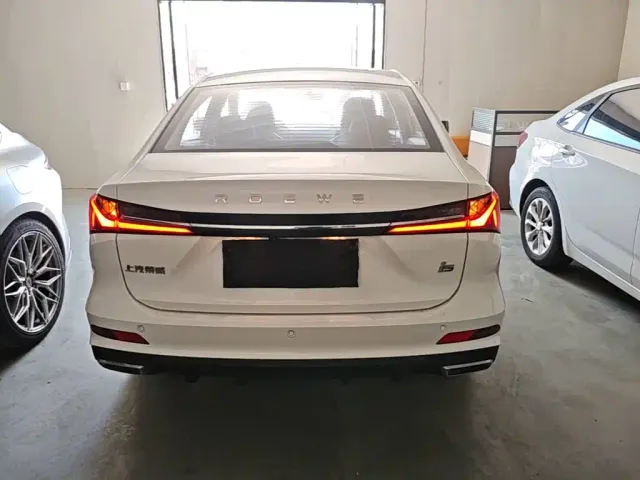 Roewe i5 — Фото автомобиля 3