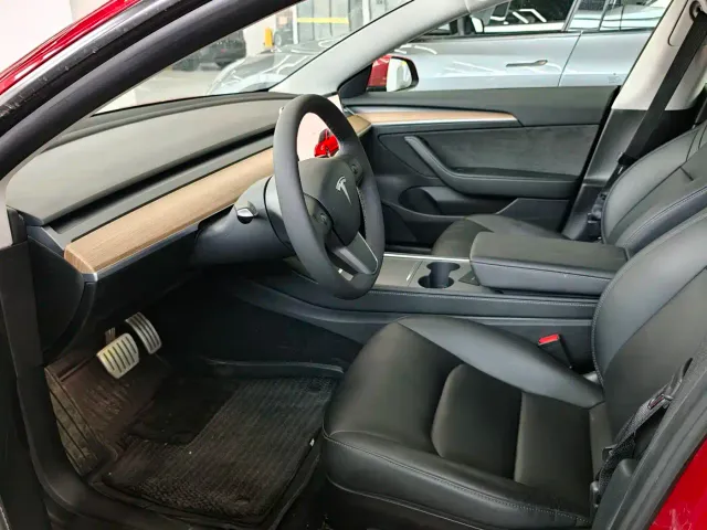 Tesla Model 3 — Фото автомобиля 8