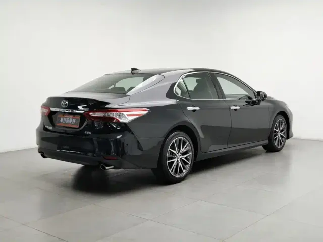 Toyota Camry — Фото автомобиля 2
