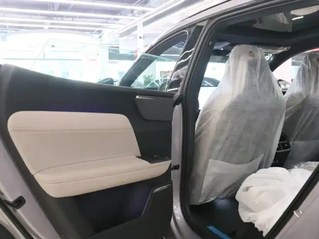 Volvo XC70 Plug-in Hybrid — Фото автомобиля 22