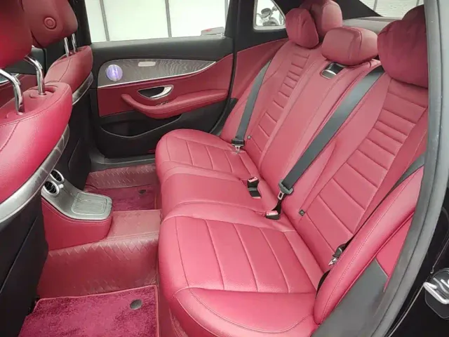 Mercedes-Benz E-Class — Фото автомобиля 16