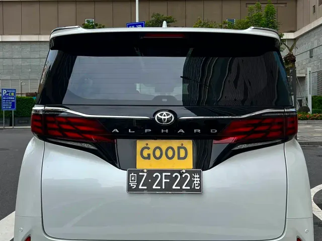 Toyota Alphard — Фото автомобиля 4