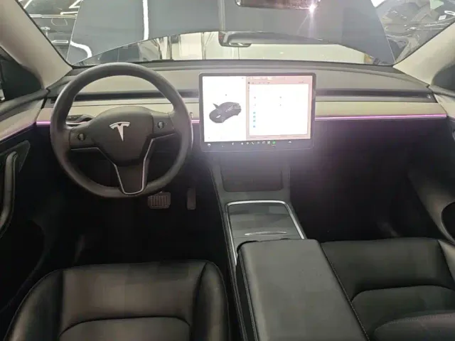 Tesla Model Y — Фото автомобиля 9