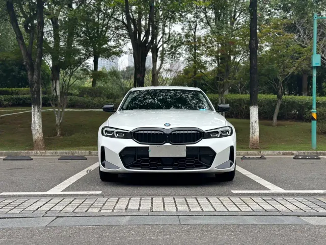 Фотография автомобиля — BMW 3 Series