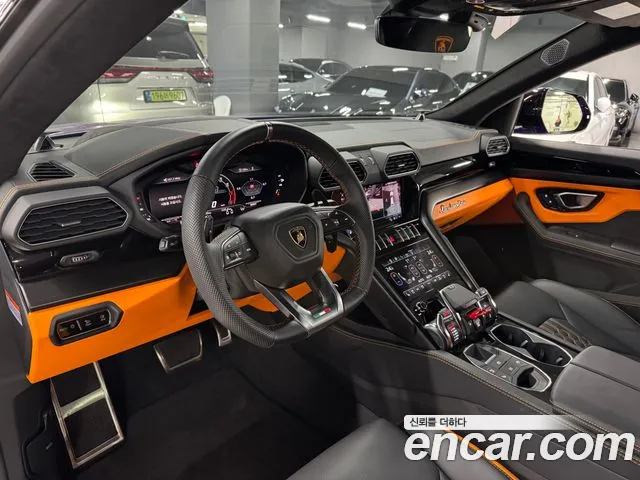 Lamborghini Urus — Фото автомобиля 4