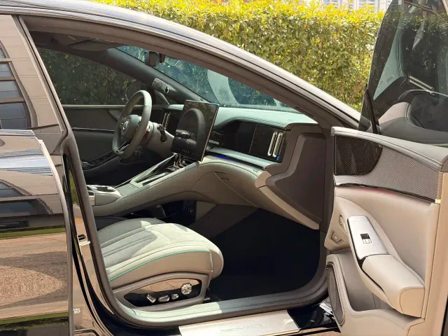 Denza Z9GT — Фото автомобиля 8