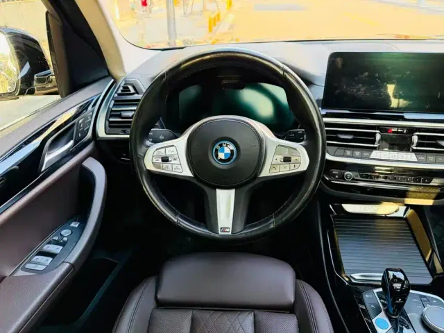 BMW iX3 — Фото автомобиля 9