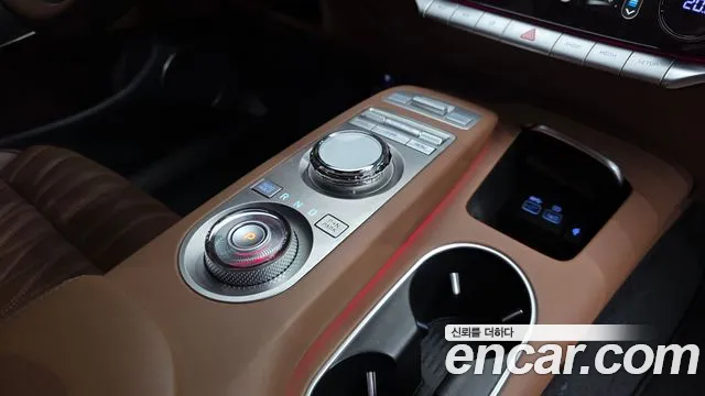 Genesis GV70 — Фото автомобиля 9