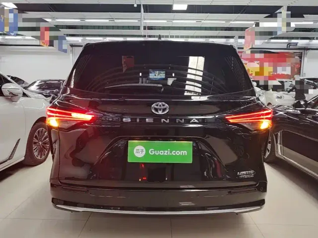 Toyota Sienna — Фото автомобиля 5
