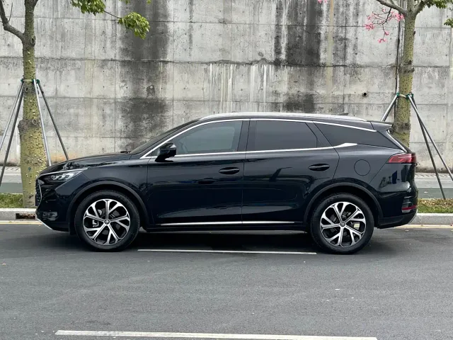 BYD Tang — Фото автомобиля 7