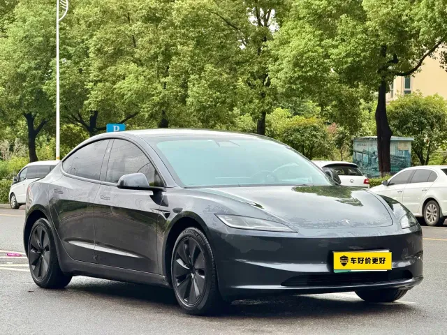Tesla Model 3 — Фото автомобиля 2