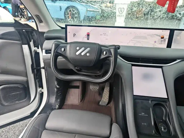 IM Motors LS6 — Фото автомобиля 10
