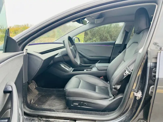 Tesla Model 3 — Фото автомобиля 4