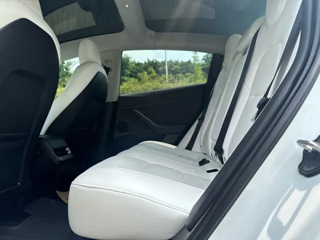 Tesla Model 3 — Фото автомобиля 8
