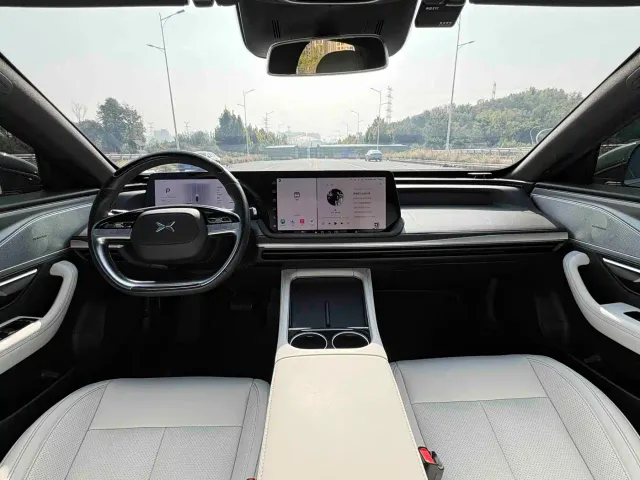 Xpeng P7 — Фото автомобиля 11
