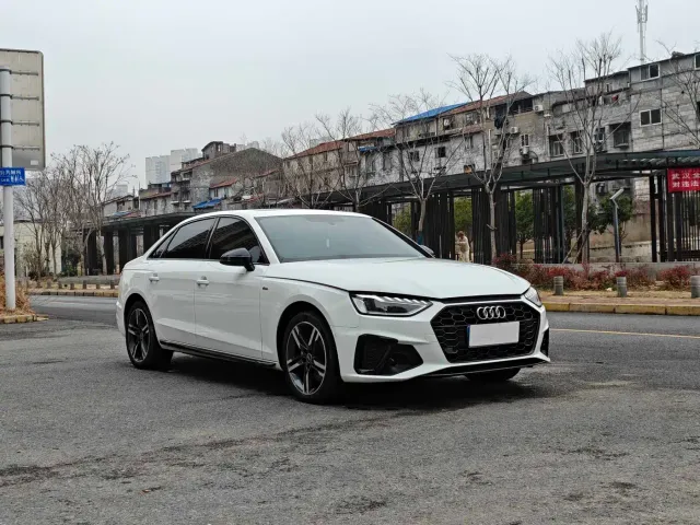 Audi A4L — Фото автомобиля 3