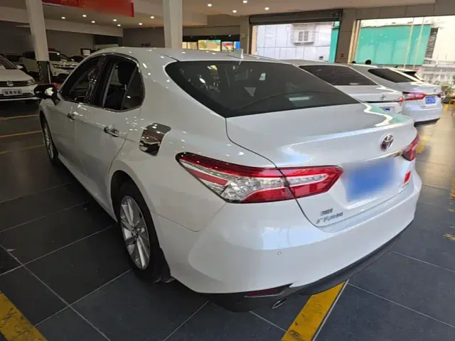 Toyota Camry — Фото автомобиля 4