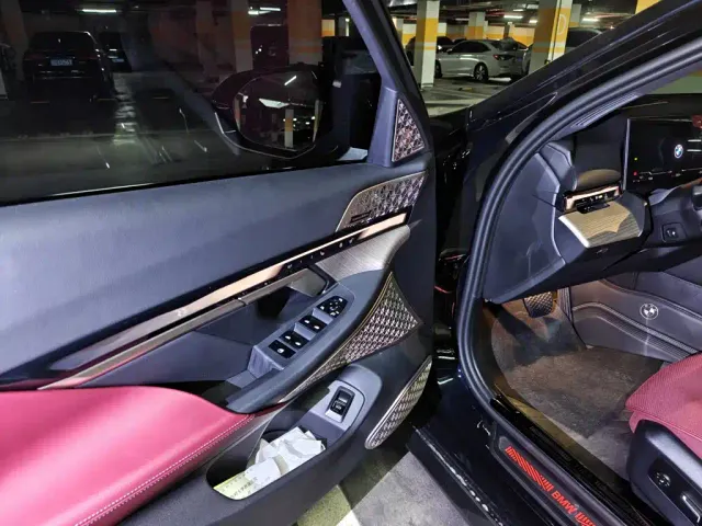 BMW 5 Series — Фото автомобиля 3