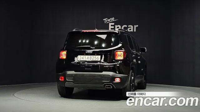 Jeep Renegade — Фото автомобиля 4