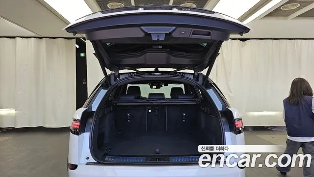 Land Rover Range Rover Velar — Фото автомобиля 26