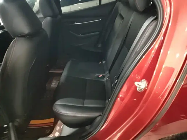 Mazda Axela — Фото автомобиля 16