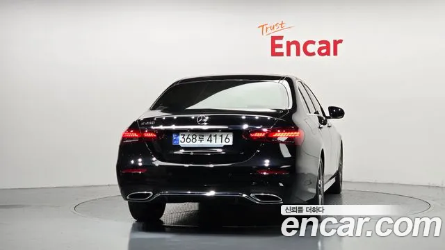 Mercedes-Benz E-Class — Фото автомобиля 2