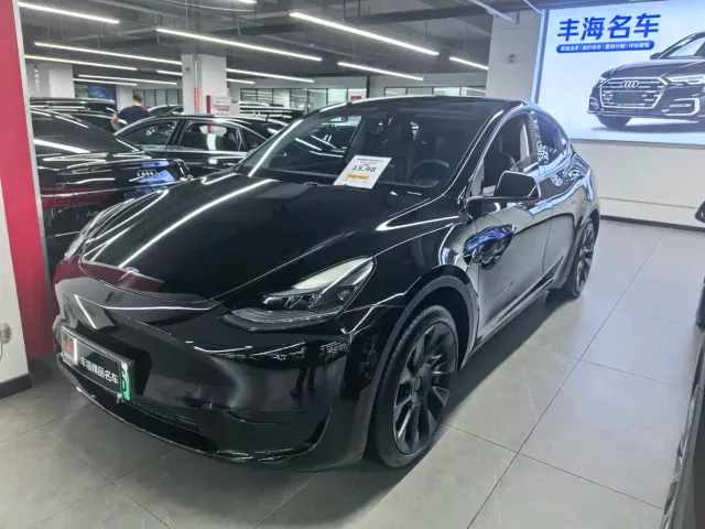 Фотография автомобиля — Tesla Model Y