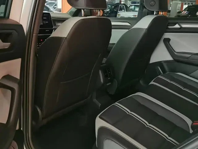 Volkswagen T-Roc — Фото автомобиля 5