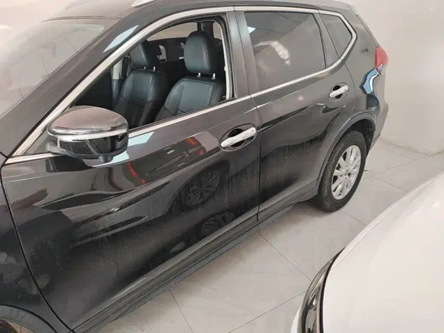 Nissan X-Trail — Фото автомобиля 2