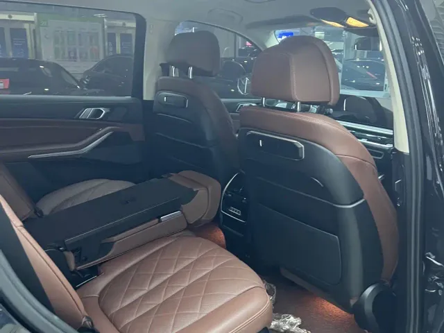 BMW X7 — Фото автомобиля 5