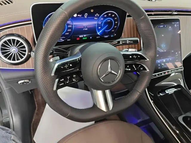 Mercedes-Benz EQE SUV — Фото автомобиля 10