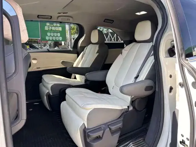Toyota Sienna — Фото автомобиля 5
