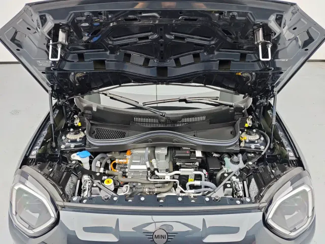 MINI Electric JCW ACEMAN — Фото автомобиля 17