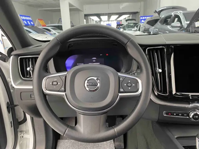 Volvo XC60 — Фото автомобиля 15