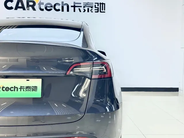 Tesla Model Y — Фото автомобиля 8