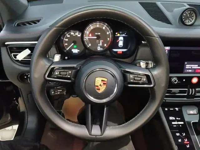 Porsche Macan — Фото автомобиля 10