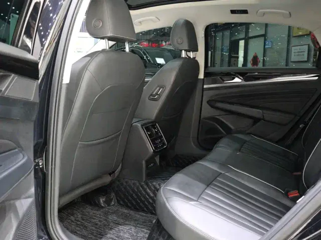 Volkswagen Passat — Фото автомобиля 7