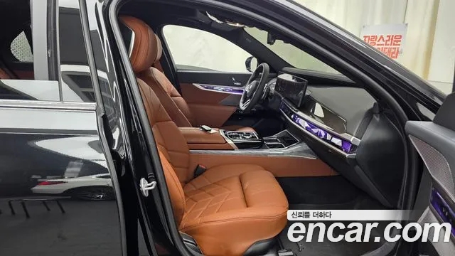 BMW 7-Series 7 серия (G70) 740i xDrive M Sport — Фото автомобиля 11