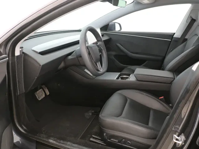Tesla Model 3 — Фото автомобиля 6