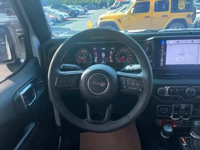 Jeep Wrangler — Фото автомобиля 10