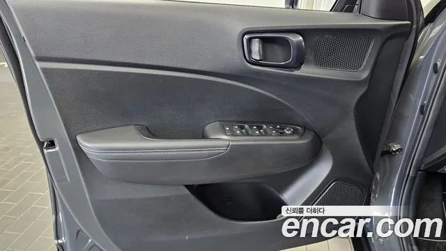 Hyundai Venue — Фото автомобиля 24